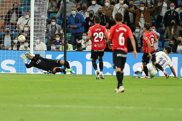 哈特三双尼克斯大胜国王 马克西31分76人擒牛